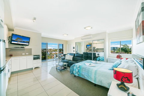 Suttons Beach Apartments - Redcliffe Tourism 1