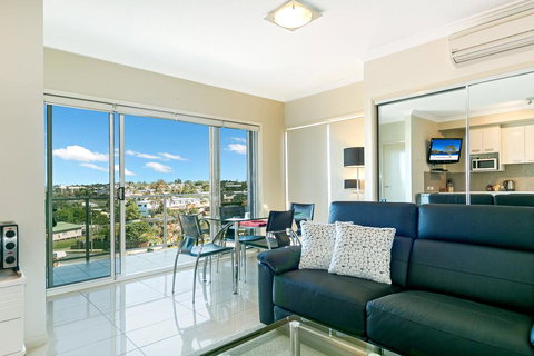 Suttons Beach Apartments - Redcliffe Tourism 2