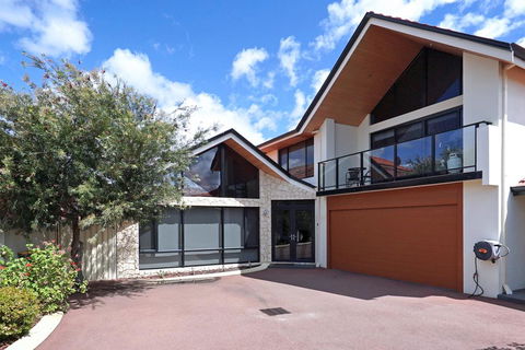 Swanriver Applecross Shortstays - Redcliffe Tourism 0