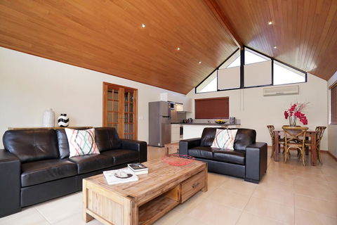 Swanriver Applecross Shortstays - Redcliffe Tourism 1