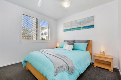 SWIM UP DRIFT APARTMENT 12 South - Redcliffe Tourism 3