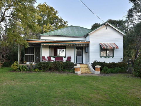 Tabitha Hill Cottage - Redcliffe Tourism 1