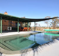Talga Escape Rothbury with pool and views - Redcliffe Tourism