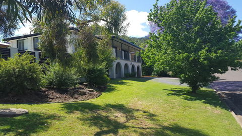Tamworth Exclusive B&B - Redcliffe Tourism 0