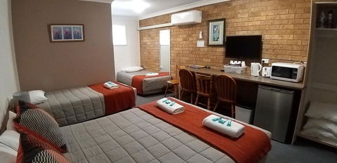 Taree Country Motel - Redcliffe Tourism 3