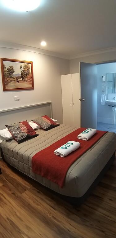 Taree Country Motel - Redcliffe Tourism 2