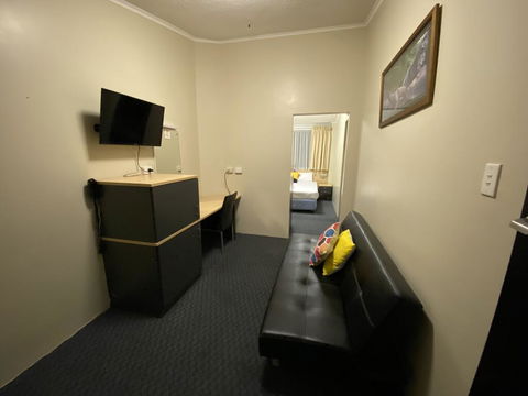 Taree Motor Inn - Redcliffe Tourism 2