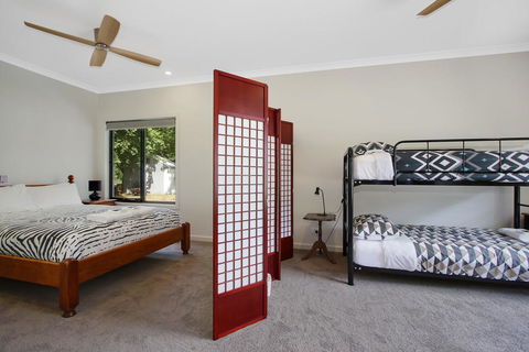 Telluride - Redcliffe Tourism 0