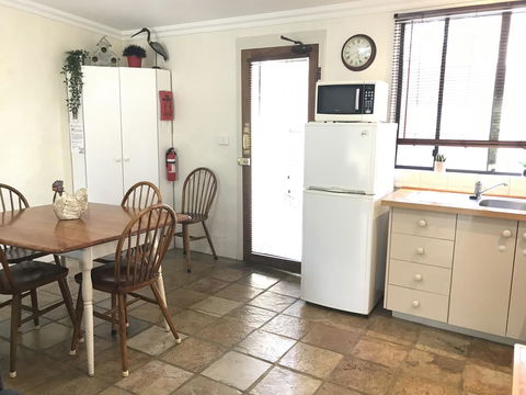 The Apartment - Moyston - Redcliffe Tourism 2
