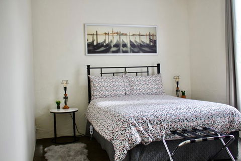 The Apartment - Moyston - Redcliffe Tourism 1