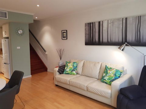 The Artisan - 3BR House In The City - Redcliffe Tourism 2