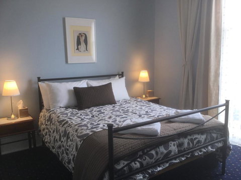 The Bank Guesthouse Glen Innes - Redcliffe Tourism 1