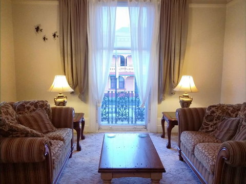 The Bank Guesthouse Glen Innes - Redcliffe Tourism 3