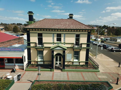 The Bank Guesthouse Glen Innes - Redcliffe Tourism 0