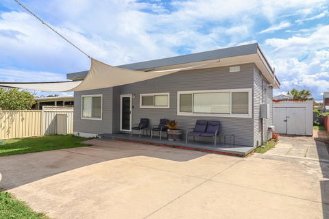 The Beach Shack - Redcliffe Tourism 0