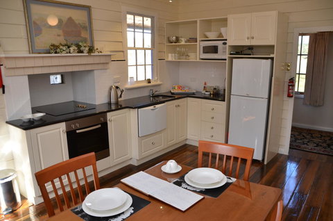 Buttons Cottage For Canyon & Rain Forest Walks With In House Dining - Redcliffe Tourism 20