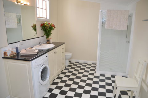 Buttons Cottage For Canyon & Rain Forest Walks With In House Dining - Redcliffe Tourism 23