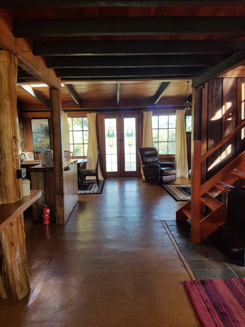 Whispering Hills Retreat - Redcliffe Tourism 11