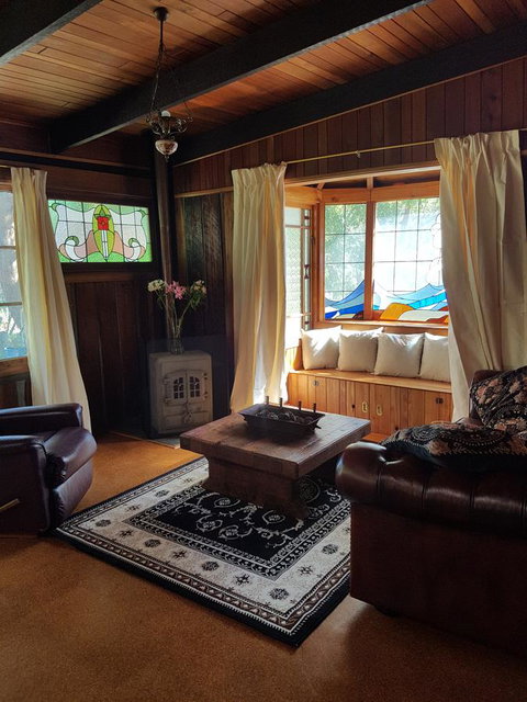 Whispering Hills Retreat - Redcliffe Tourism 0