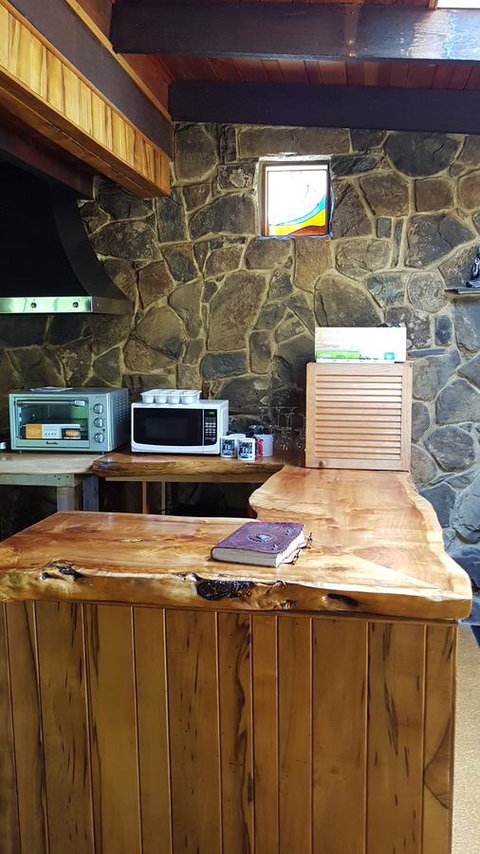 Whispering Hills Retreat - Redcliffe Tourism 8