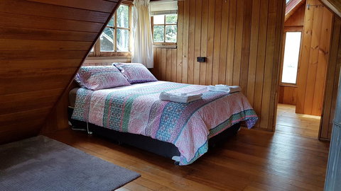 Whispering Hills Retreat - Redcliffe Tourism 2