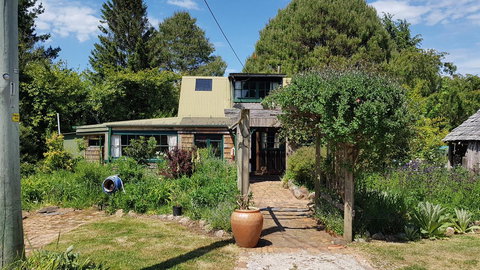 Whispering Hills Retreat - Redcliffe Tourism 1