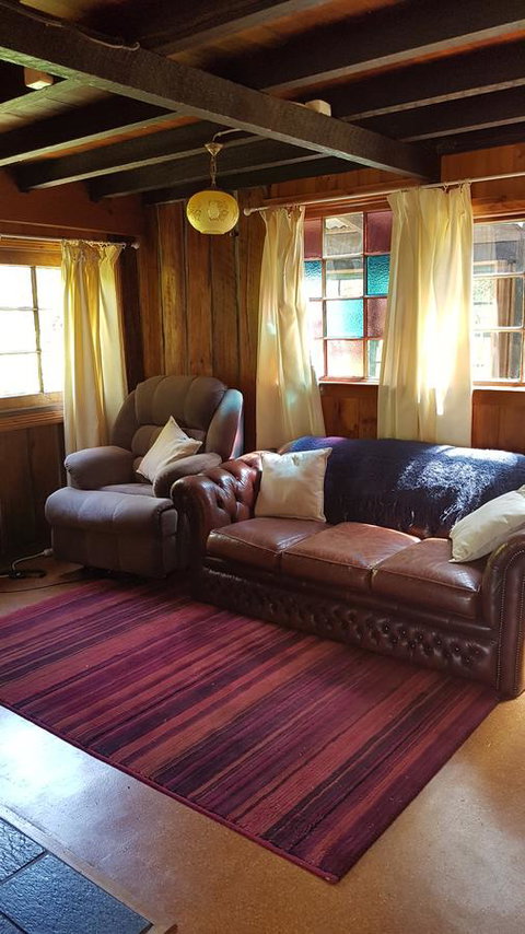 Whispering Hills Retreat - Redcliffe Tourism 7