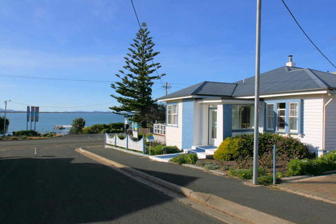 Freycinet Waters - Redcliffe Tourism 0
