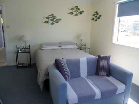 Freycinet Waters - Redcliffe Tourism 44