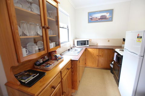 The Fox And Hounds Historic Hotel - Redcliffe Tourism 4