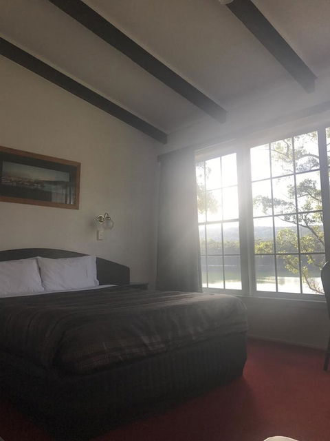 The Fox And Hounds Historic Hotel - Redcliffe Tourism 15