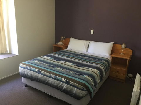 The Fox And Hounds Historic Hotel - Redcliffe Tourism 10