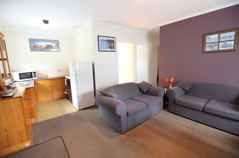 The Fox And Hounds Historic Hotel - Redcliffe Tourism 13