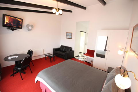 The Fox And Hounds Historic Hotel - Redcliffe Tourism 34