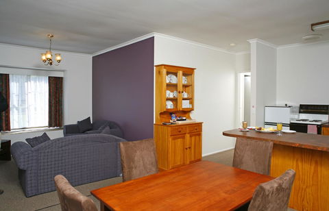 The Fox And Hounds Historic Hotel - Redcliffe Tourism 20