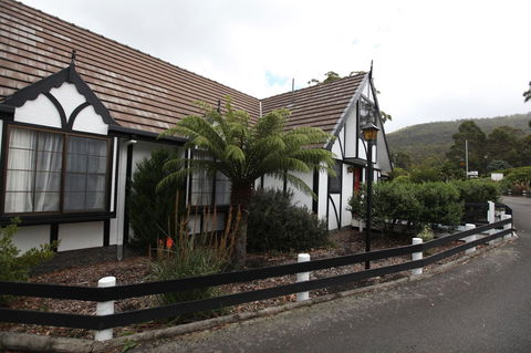 The Fox And Hounds Historic Hotel - Redcliffe Tourism 29