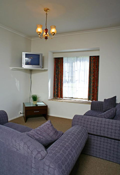 The Fox And Hounds Historic Hotel - Redcliffe Tourism 24