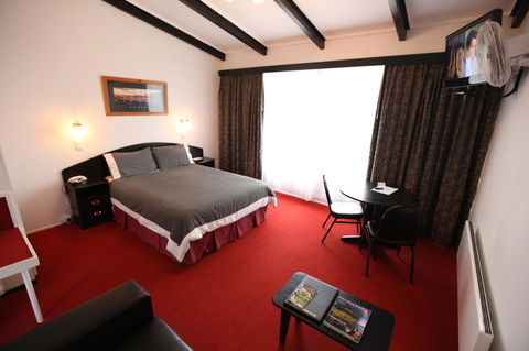 The Fox And Hounds Historic Hotel - Redcliffe Tourism 16