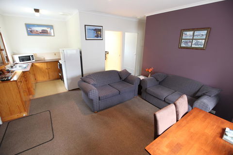 The Fox And Hounds Historic Hotel - Redcliffe Tourism 18