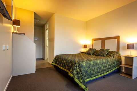 Mornington Inn - Redcliffe Tourism 2