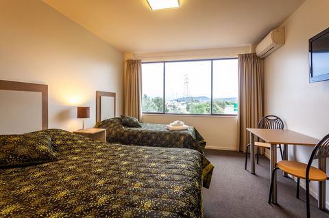 Mornington Inn - Redcliffe Tourism 1