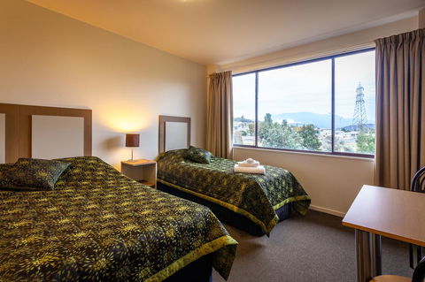 Mornington Inn - Redcliffe Tourism 0