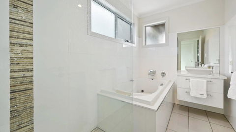 Seas The Day - Seaside Getaway - Redcliffe Tourism 3