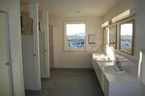 Arthouse Hostel - Redcliffe Tourism 35