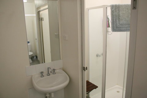 Arthouse Hostel - Redcliffe Tourism 4