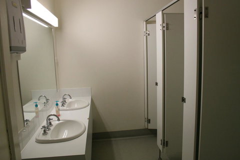 Arthouse Hostel - Redcliffe Tourism 11