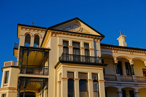Maylands Lodge - Redcliffe Tourism 24