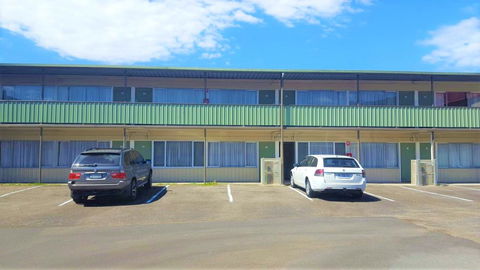 Mt Lyell Motor Inn - Redcliffe Tourism 37