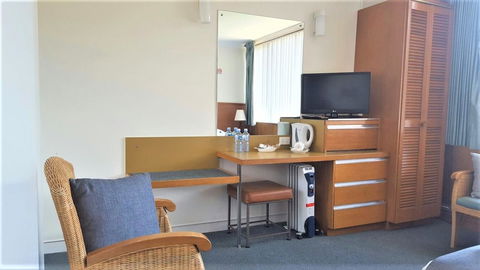 Mt Lyell Motor Inn - Redcliffe Tourism 21