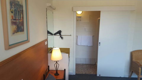 Mt Lyell Motor Inn - Redcliffe Tourism 30